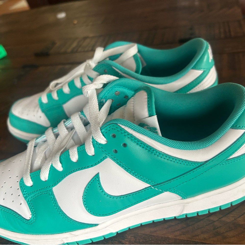 Nike Low-Top Sneakers in Teal and White